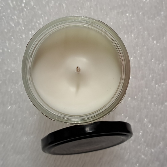 Winter Berry Candle - Picture 2 of 2